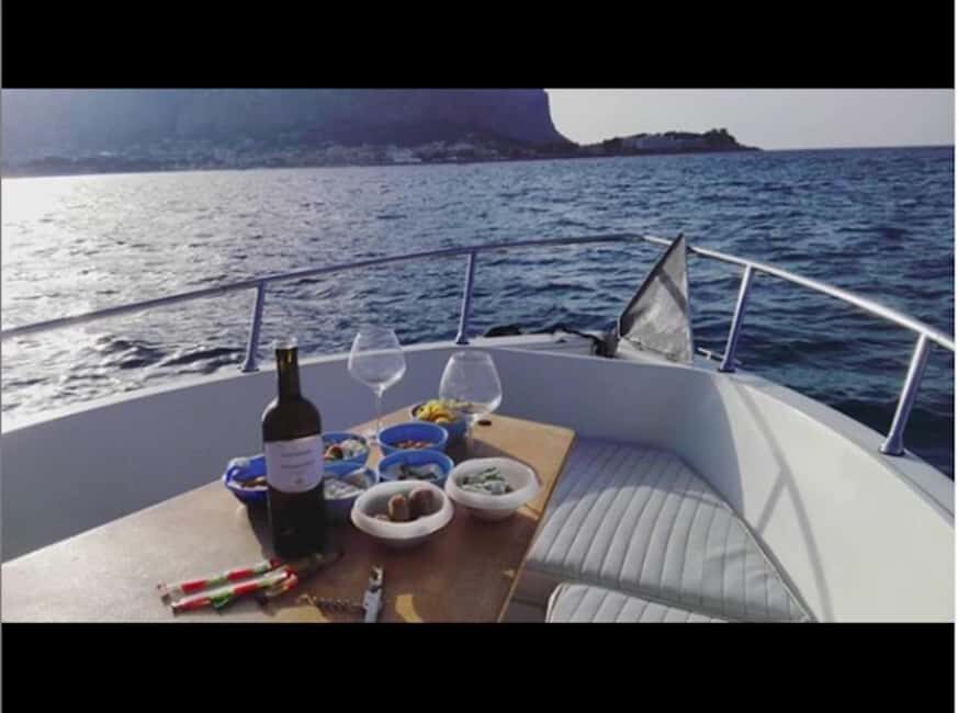 Aperitif on a boat at sunset at the Queen Cave - How the 2.5 hours usually feel (and how to get the most from it)