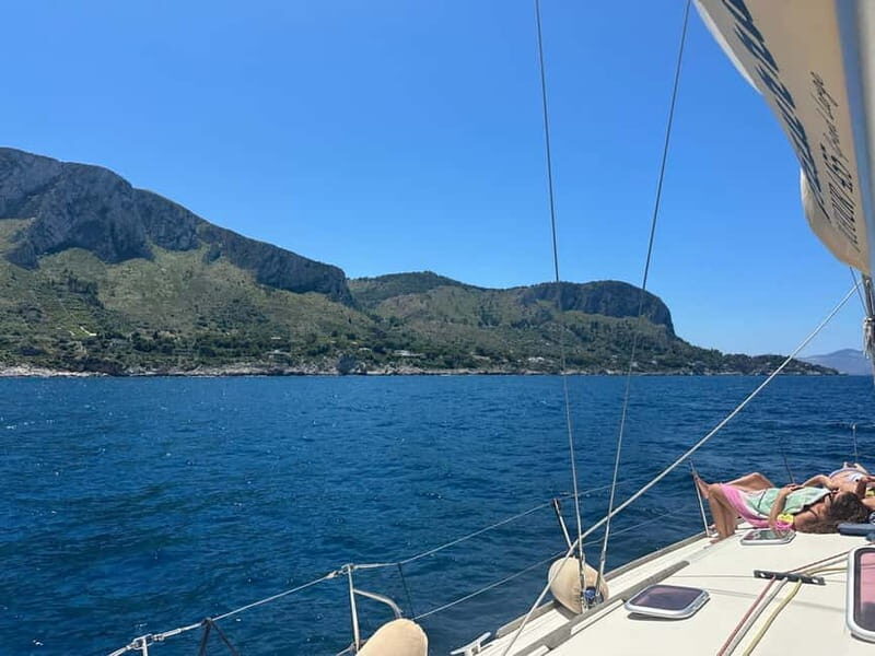 Escursione di mezza di giornata in barca a vela - Price and value: is $101.96 worth it for 4 hours?