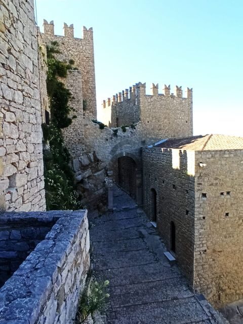 From Palermo: Medieval castle tour of Caccamo and Cefalù. - Why this one-day loop from Palermo works