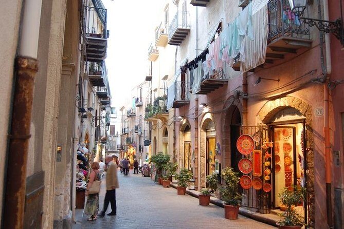 Monreale and Cefalù from Palermo, Private Tour - Cefalù walk: from Lungomare to the medieval wash house