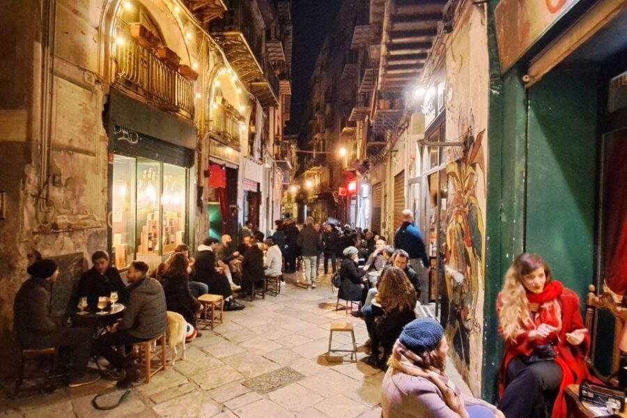 Napoli tour: alla scoperta del centro storico - Piazza Borsa meet-up: how to start without stress