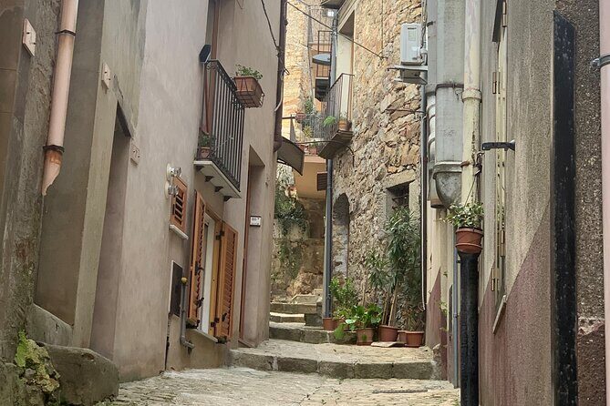 One day to Cefalù and Geraci Siculo from Palermo, private tour - Porta Pescara and the old port: where Cefalù’s sea views begin