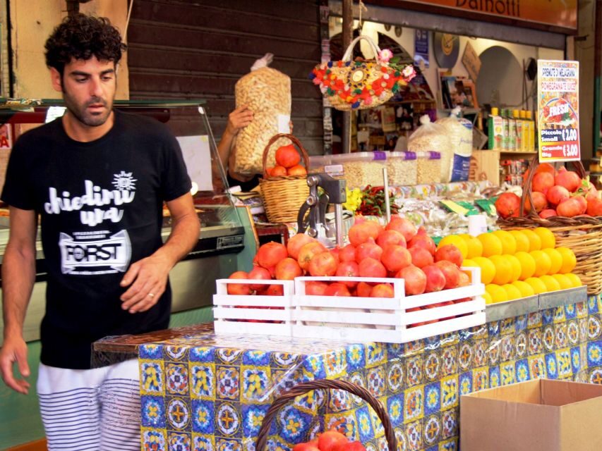 Palermo: City Walking Tour & Street Food Tasting with Drink - Quattro Canti and the Pretoria fountain area: the walk closes with style