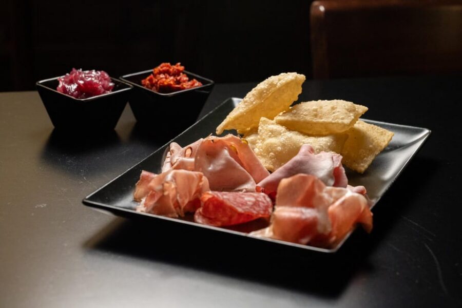 Palermo: Craft beer tasting with food samples at High Hops - High Hops Pub: Palermo’s craft-beer stop with real personality