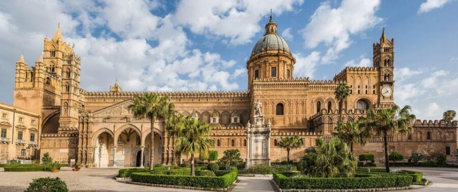 Palermo: Exclusive Private Walking Tour by Palermo Wonders - Teatro Massimo photo stop: a fast start with the big landmark energy