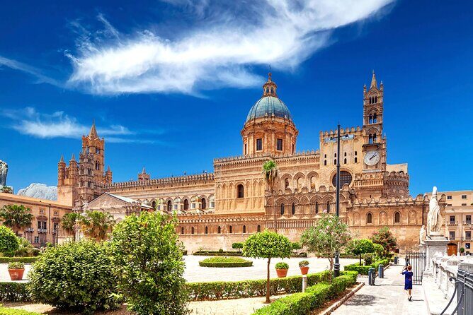 Palermo: Grand Tour in CruiserCar - Porta Nuova, Palazzo Reale Area, and Villa Bonanno Walk-By Views
