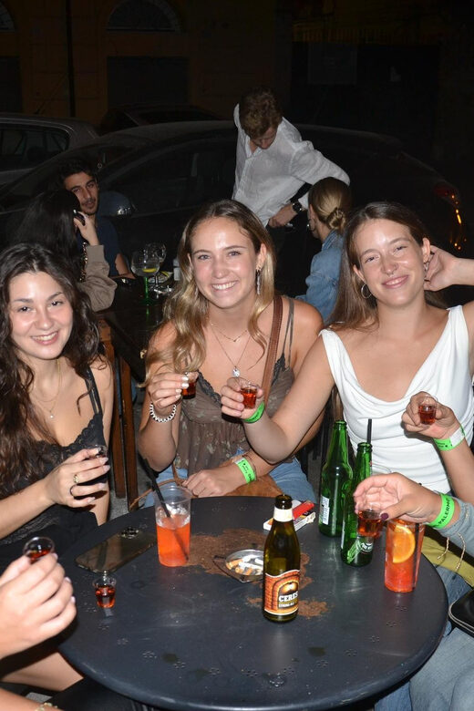 Palermo: Guided Bar Crawl with Shots and Discounts on Drinks - Finch Lounge meet-up and the welcome shot system