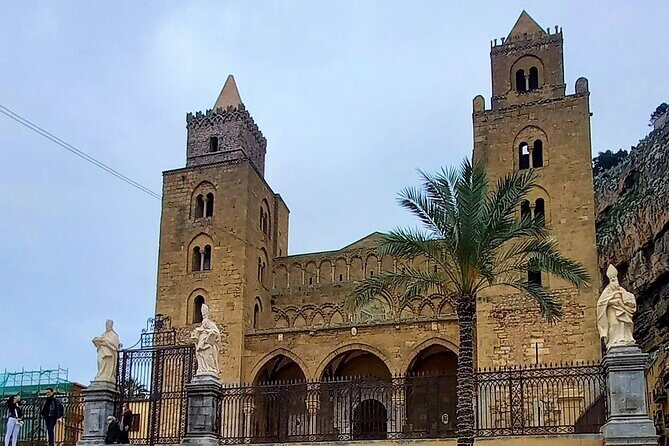 Palermo: Medieval castles of Caccamo & Cefalù. Small Group Tour - The Duomo experience: dress code and the “no rush” mindset
