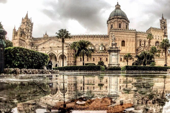 Palermo No Mafia walking tour: discover the Anti-mafia culture in Sicily - The open-air market stop: when extortion meets everyday life