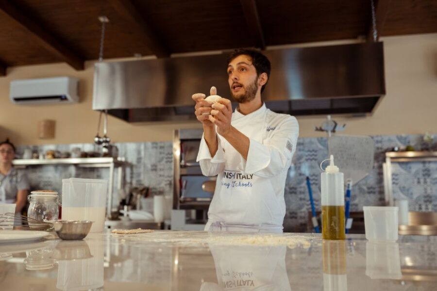 Palermo: Pizza and Gelato Cooking Class with Dinner and Wine - While the dough rests: wine time and a gelato cone lesson