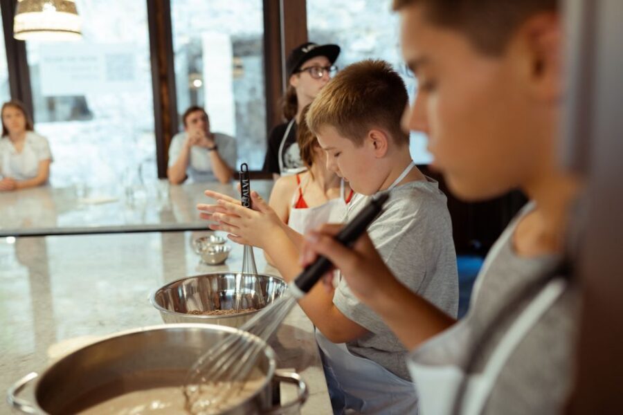Palermo: Pizza and Gelato Cooking Class with Dinner and Wine - Your dinner moment: pizza, gelato, and unlimited wine