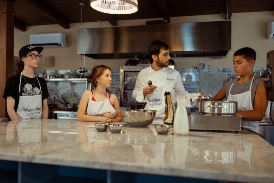 Palermo: Pizza and Gelato Cooking Class with Dinner and Wine - The pizzaiolo workflow: from dough stretch to sliceable pizza