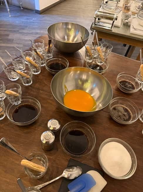 Palermo: Pizza & Tiramisu Class with Free Flowing Fine Wine - From apron on to dough in your hands