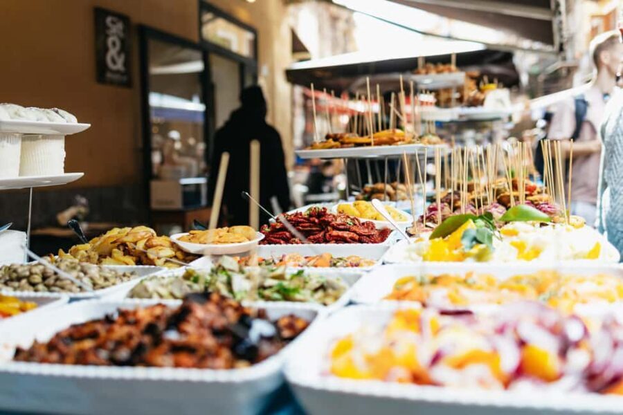 Palermo: Street Food and History Walking Tour - Capo Market Tastings: Sfincione, Panelle, Crocché, Arancine, Cannolo