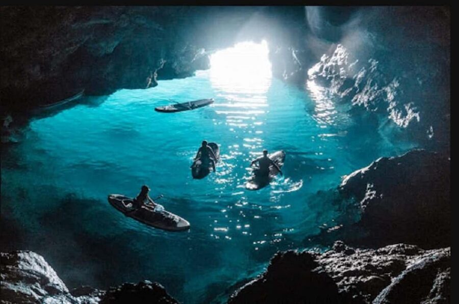 Palermo : Tour condiviso in barca con Aperitivo e Snorkeling - The boat experience: modern comfort and a lively crew