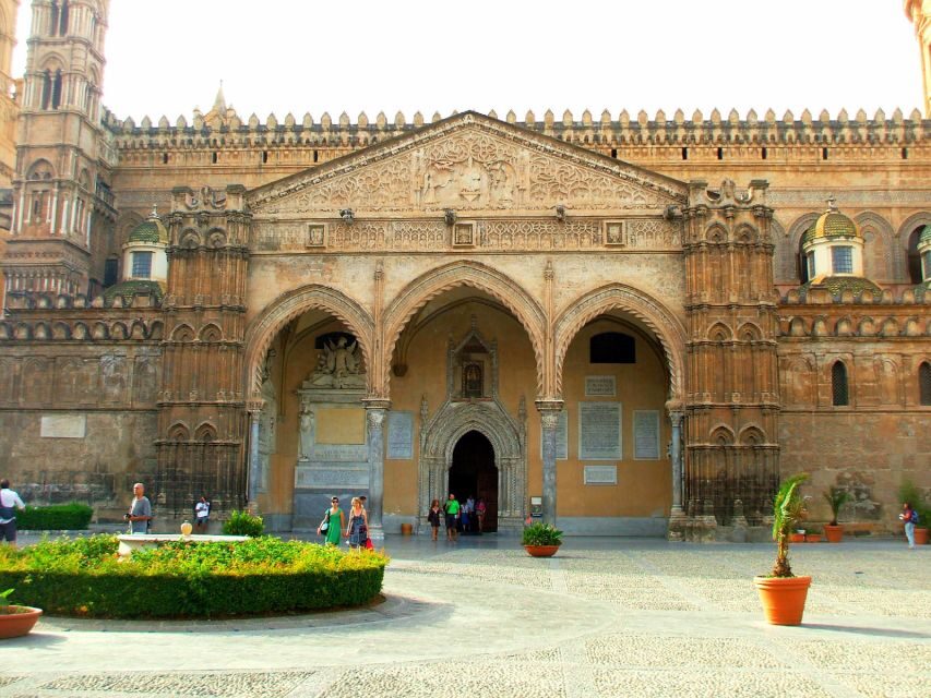 Palermo Tour: Magnificent Mixture Of Architectural Styles - Via Ruggero VII and Principe di Belmonte: the street level of Palermo