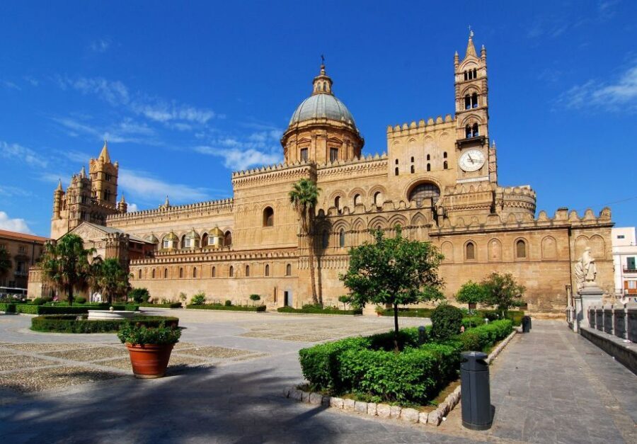 Walking Tour and typical Lunch in a private charming home - Lunch in a private home: homemade Sicilian food and wine that feels personal