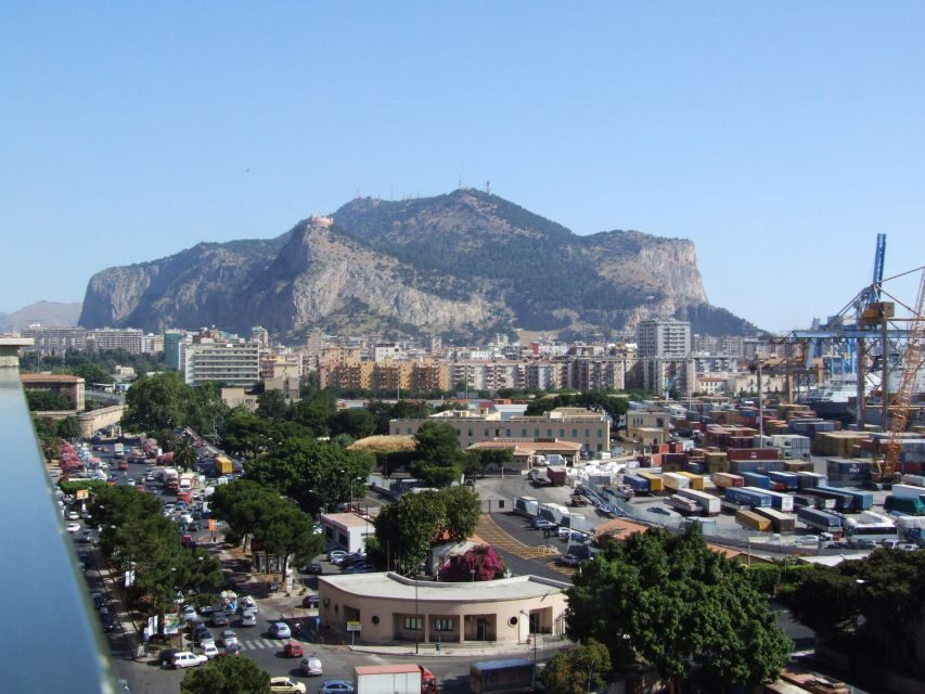 Walking Tour and typical Lunch in a private charming home - Ruggero VII Street and Palermo’s Arabic-shaped neighborhoods on foot